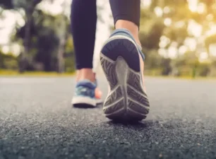 Đi bộ 8.000 bước mỗi ngày sẽ giúp giảm nguy cơ đột quỵ và tim mạch
