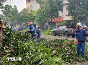 Mưa lớn, dông lốc gây nhiều thiệt hại về nhà ở, cơ sở hạ tầng tại Lào Cai